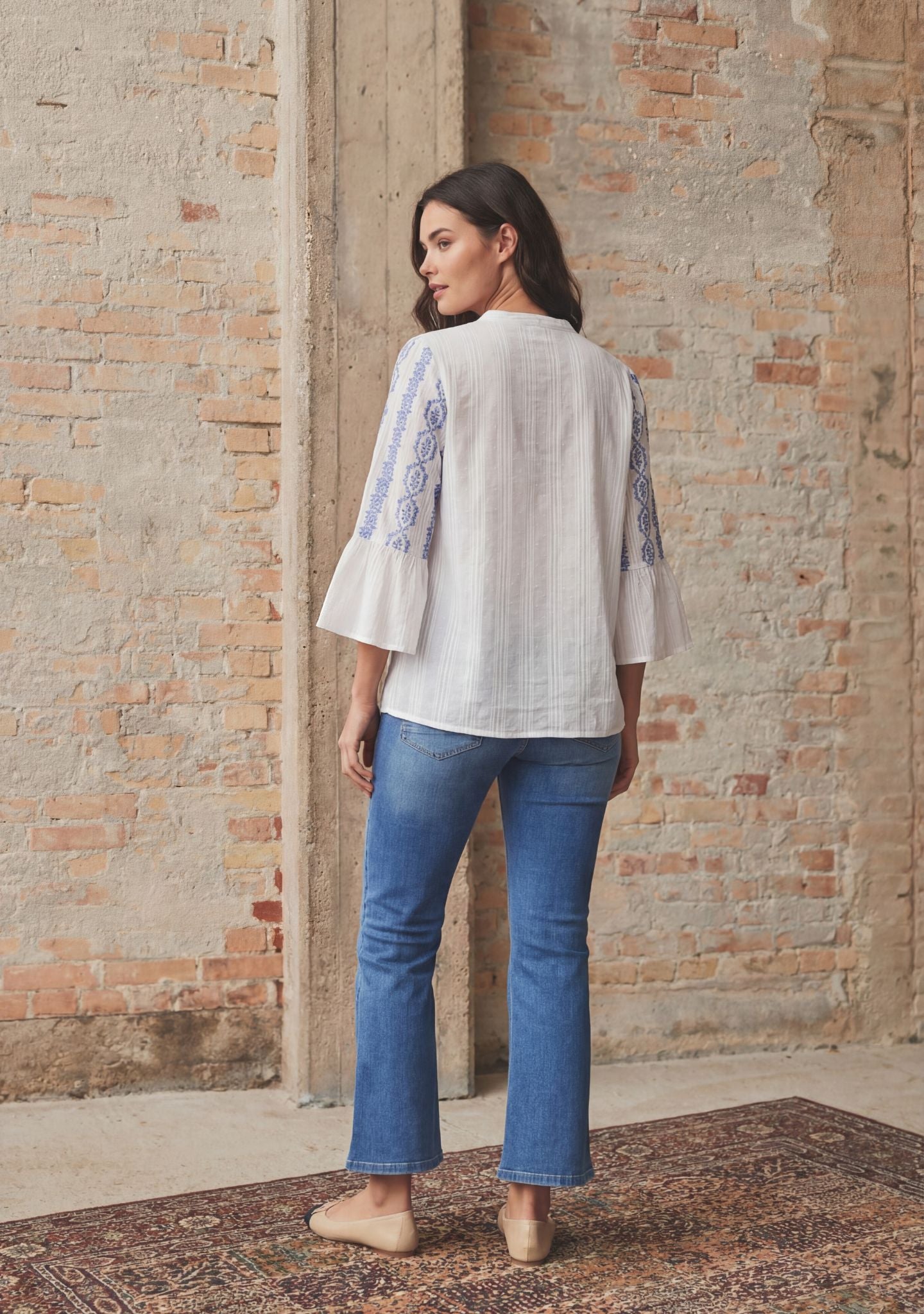 Isay-Mina Blus